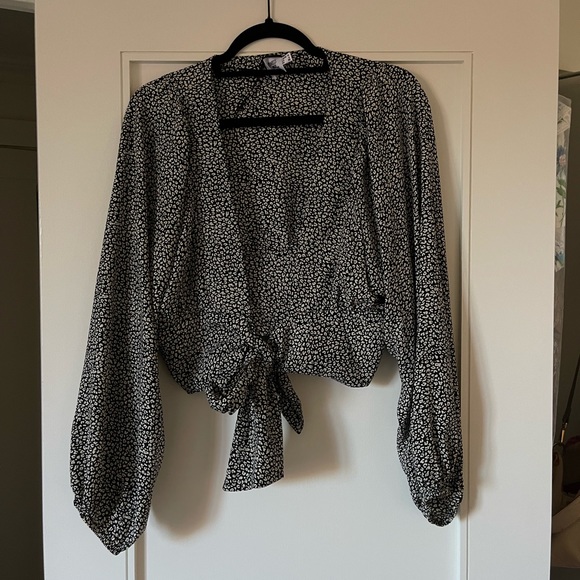 🖤 PRINCESS POLLY CHEETAH WRAP TOP🖤 - Picture 3 of 5